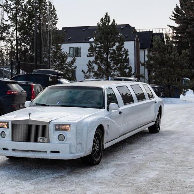 Empty limo arrives at Mark Carney leadership bid announcement event, sparking false claims